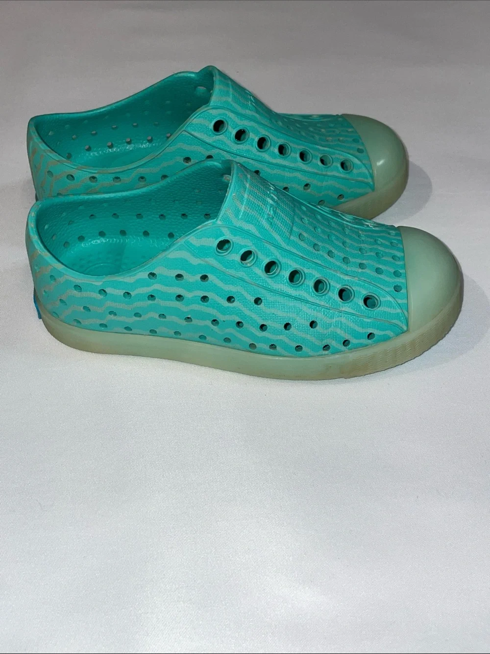 The Native Shoes Jefferson Glow. Green Size 10